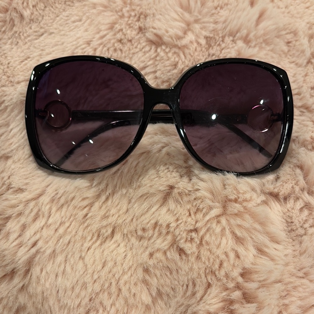 Chic Black Sunglasses